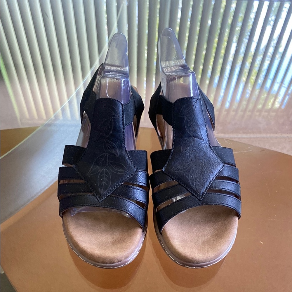 New Weeboo sandals